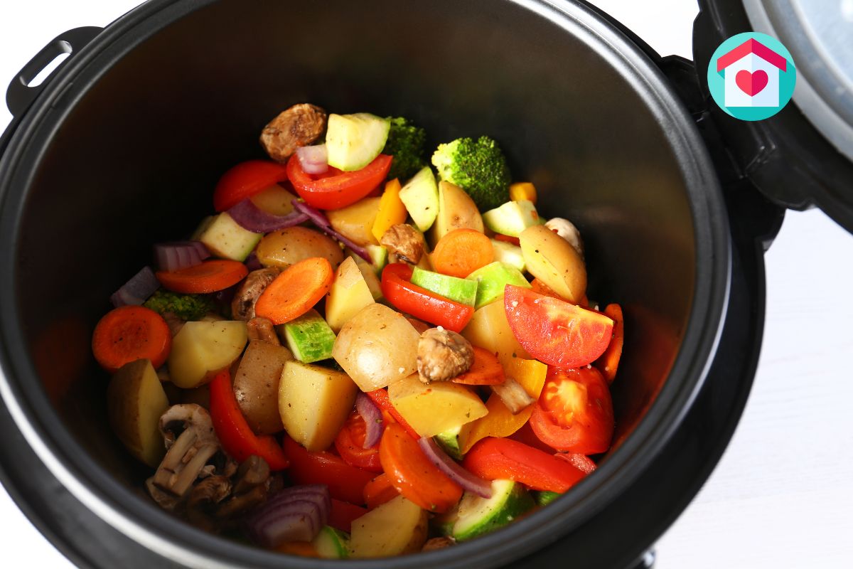 Pode cozinhar com a panela de pressão elétrica aberta?